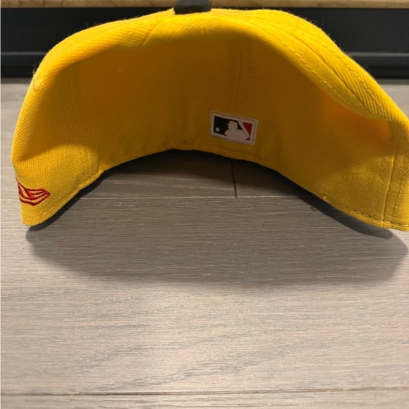 New Era Yellow and Black Hat with Red blue jays logo size 7 1/4 - Picture 3 of 5